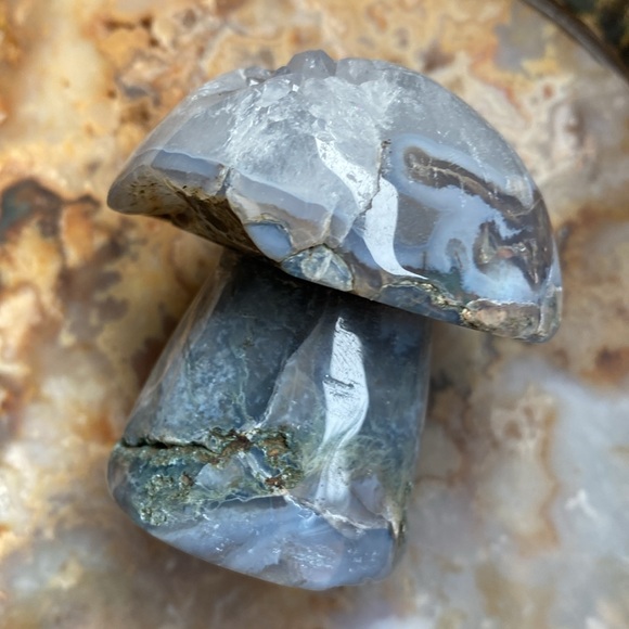 Moss Agate mushroom with chunky crystal topping - Picture 3 of 3